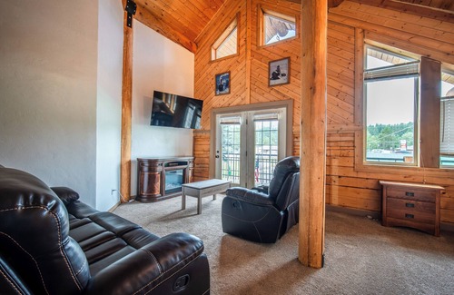 Cascade Cabin | Mountain Lodge With Private Deck