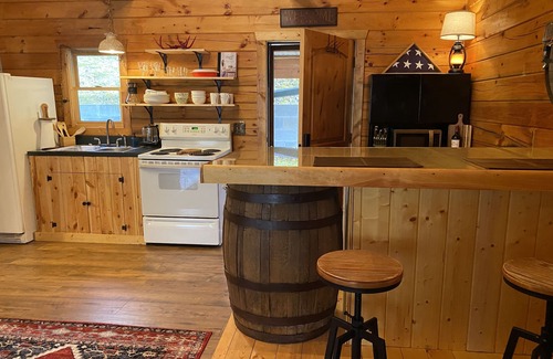 Jamestown Cabin | Mountain Log Cabin on Dale Hollow Lake/Obey River