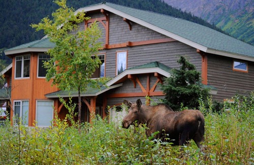 Alyeska House | Mountain luxury; 3200 sq ft home with view, pool table and close to skiing!