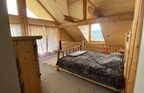 Bailey Cabin | Mountain Luxury Log Lodge- pickleball court, swim spa, sauna, pool table, VIEWS!