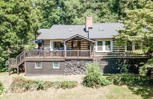 Woodfin House | Mountain Majesty: Luxe Lodge on 4 Acres, Asheville