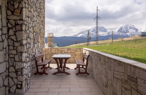 Zabljak Apartment | Mountain Majesty Studio Apartment in Zabljak