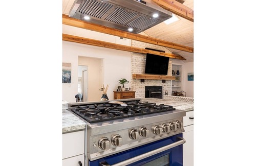Hendersonville House | Mountain Majesty in Hendersonville