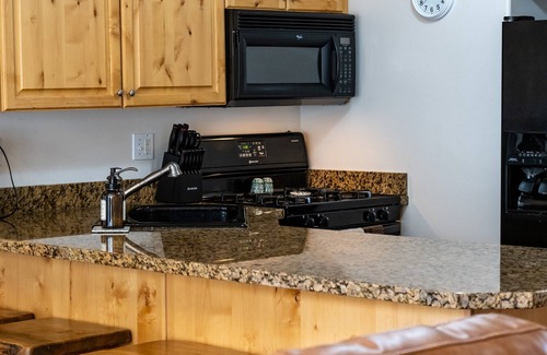 Eden Condo | Mountain Mischief MH409 | Pool | Hot Tub|Mtn Views