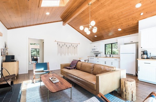Fern Valley Cabin | Mountain mod cabin w/EV charging - Fernwood