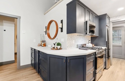 Pollock Pines Cabin | Mountain modern cabin close to Apple Hill wineries and Sly Park Recreation area.