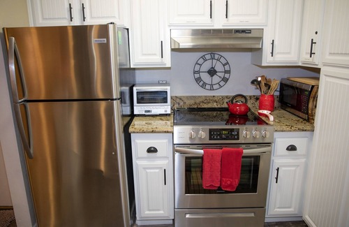 Mammoth Lakes Condo | Mountain-Modern, Newly Rennovated, Plush, Dog Friendly, by Eagle Lodge and Golf!