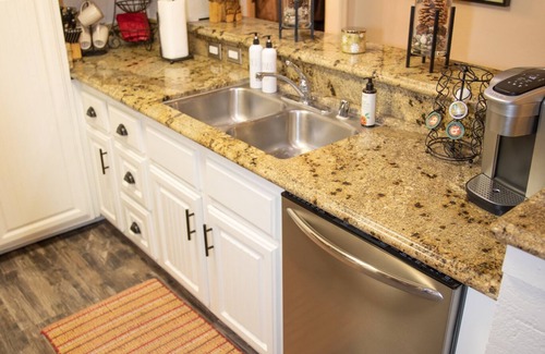 Mammoth Lakes Condo | Mountain-Modern, Newly Rennovated, Plush, Dog Friendly, by Eagle Lodge and Golf!