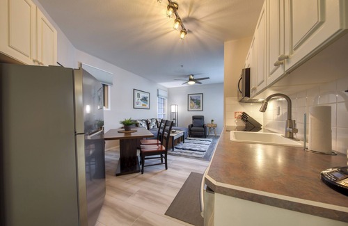 East Kootenay House | Mountain Nest King 1 bedroom, sleeps 4: Unit 2005B