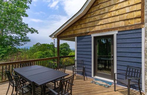 Weaverville House | Mountain Over Main Street 5 Min. to Downtown Weaverville, Fire Pit & Views!