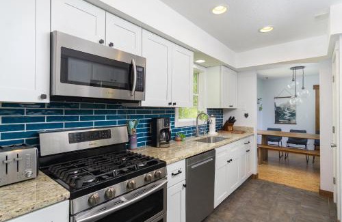 Weaverville House | Mountain Over Main Street 5 Min. to Downtown Weaverville, Fire Pit & Views!