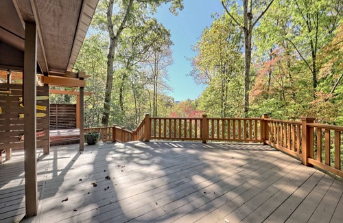 Wiley Cabin | Mountain Retreat Getaway by Lake Burton, HOT TUB!