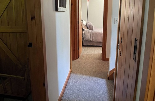 Andover Ski Chalet | Mountain retreat on 10 acres. 11 mins to Okemo, 15 mins to Plymouth State Park.