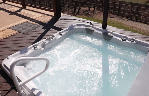 Stanley Cabin | Mountain Retreat w/Great Views, LARGE HOT TUB, Great WIFI, Near Luray Caverns