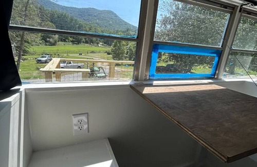 Candler House | Mountain SchoolBus w HotTub