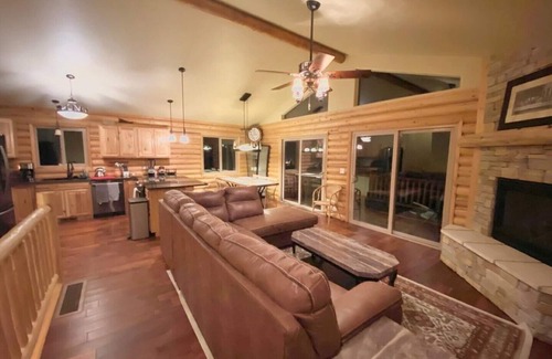 Rainbow Valley House | Mountain Sunrise Cabin with breathe taking views.