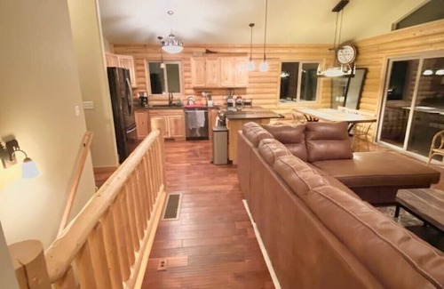 Rainbow Valley House | Mountain Sunrise Cabin with breathe taking views.