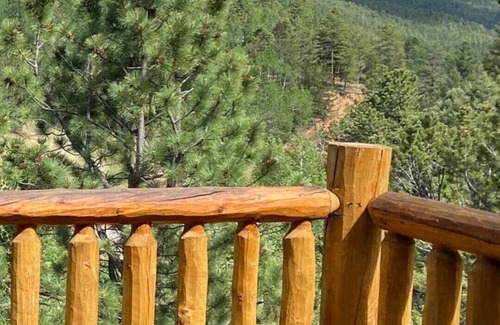 Rainbow Valley House | Mountain Sunrise Cabin with breathe taking views.