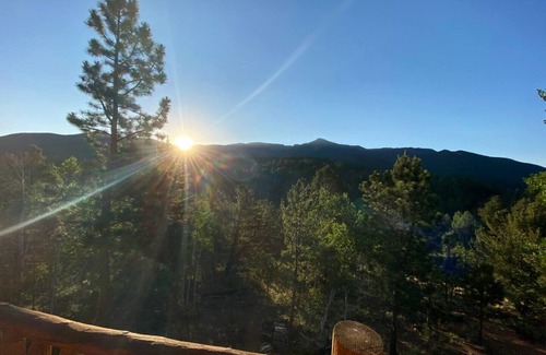 Rainbow Valley House | Mountain Sunrise Cabin with breathe taking views.