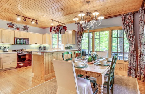 Cashiers Condo | ‘Mountain Time’ Cashiers Condo w/Deck & Views!