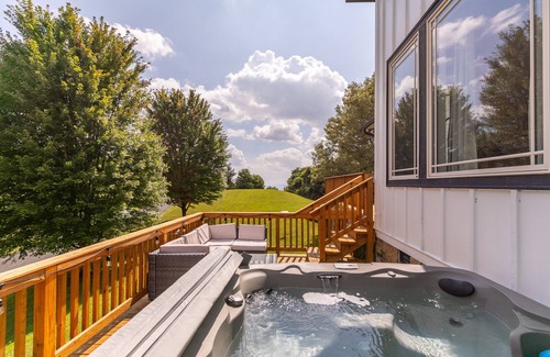 Altamont House | Mountain Top at Linville Falls - Stunning views, hot tub, pet friendly, near Linville Falls Winery!