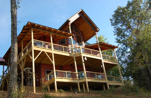 Brasstown Cabin | Mountain Top Cabin 5 minutes from the John C. Campbell Folk School