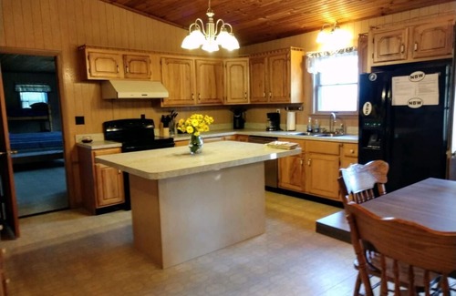 Huntingdon House | Mountain Top Getaway, Panoramic View!