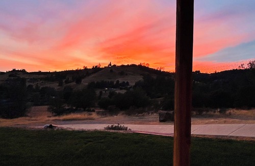 Jayhawk House | Mountain Top Room with a View in serene 10 Acre Lot Placerville