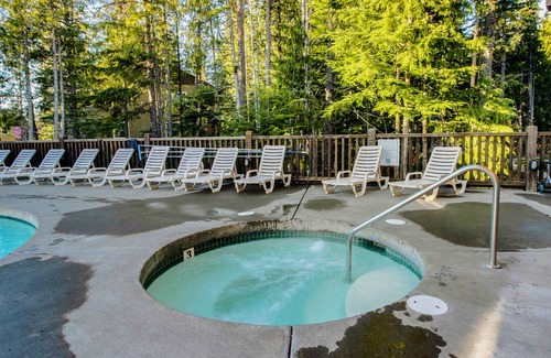 Government Camp House | Mountain townhome with pool, sauna, private balcony, fireplace, & W/D