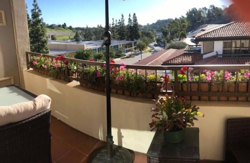 Rancho Palos Verdes Apartment | Mountain View 2 Bdrm/2 Bath/Balcony/Elevator Bldg