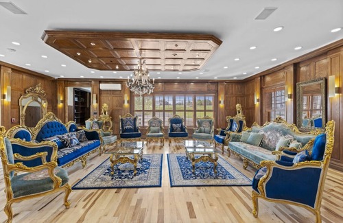 Mt. Bethel House | Mountain Valley Mansion/200-Acre Farm/Sleeps 16/Partial Property Rental
