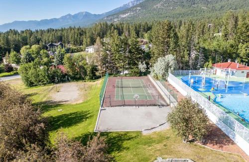 East Kootenay Apartment | Mountain View Villas with Fairmont Creek Vacation Rentals