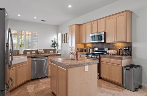 Desert Hot Springs House | Mountain View house w/Giant SPA, Poker table, games, BBQ, lots of entertainment!