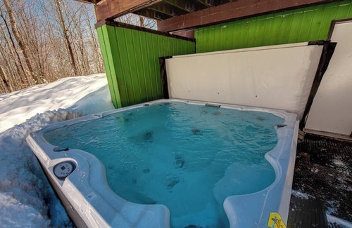 Beaupre Ski Chalet | Mountain View - 4 bedrooms - 13 people