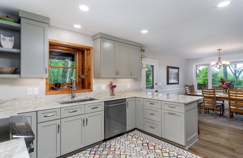Montreat House | Mountain View | 4 Bedroom Montreat Home | Pet Friendly - 4 Bedroom, 3.5 Bathroom
