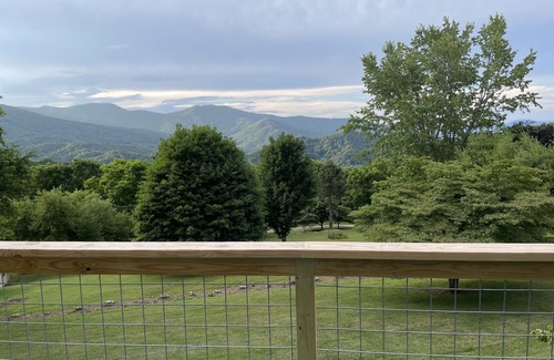 Waynesville House | Mountain View And Creek House On 5 Beautiful Private Acres