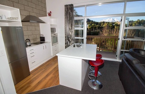 Ohakune House | Mountain View Apartments Ohakune - 27A/B/C - 11 BR