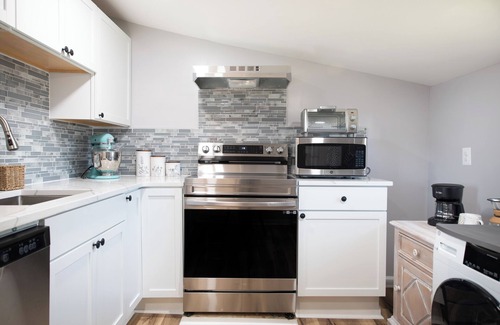 Riverton House | Mountain View Bungalow in Front Royal