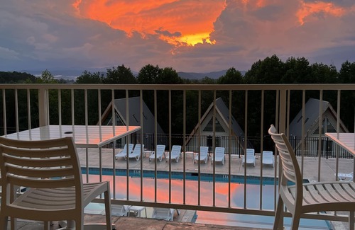 Skyland Cabin | Mountain View Cabin @ Skylaranna Resort
