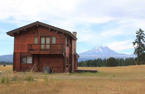 Glenwood Cabin | Mountain View Cabin Adjacent to Wildlife Refuge