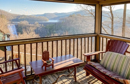 Cullowhee Cabin | Mountain view cabin with expansive deck, balcony, & fireplace - dogs OK