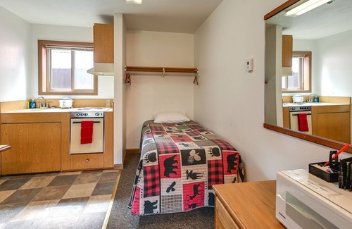 Cooper Landing Apartment | Mountain-View Cooper Landing Getaway: Shared Deck