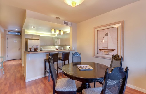 Chelan Condo | Mountain-view condo with indoor pool & hot tub, private balcony & grill