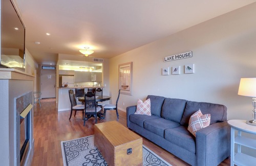 Chelan Condo | Mountain-view condo with indoor pool & hot tub, private balcony & grill