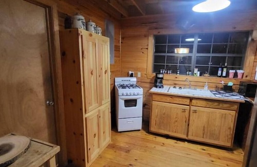 Boswell Cabin | Mountain View Creekside Cabin on 12 Acres.