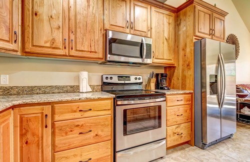 Moab South Valley House | Mountain-view desert oasis with alfresco patio & amazing location