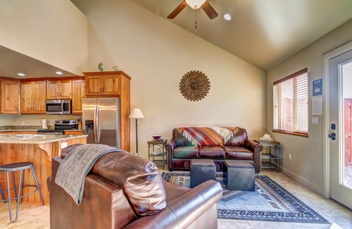 Moab South Valley House | Mountain-view desert oasis with alfresco patio & amazing location