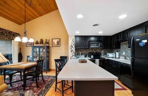 Sapphire Villa | Mountain View Emerald Crest, Sapphire Valley Townhouse in the heart of the Resort