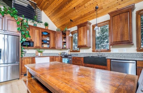 Rossland House | Mountain View Escape: Elegant Family-Friendly Home Near Red Mountain Ski Hill