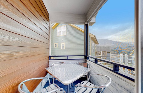 Swannanoa House | Mountain View Getaway Near Town with High-Speed WiFi and Private Balcony